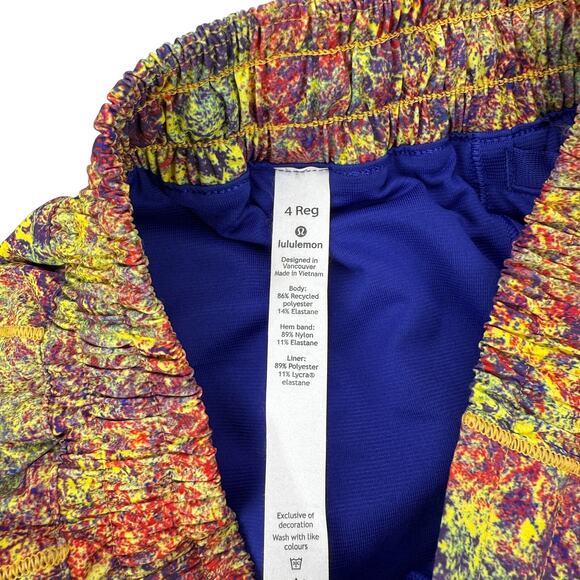 NWT LULULEMON RARE Hotty Hot Shorts 2.5” Size 4 Seawheeze 2019 Multi Red Yellow - Picture 4 of 7